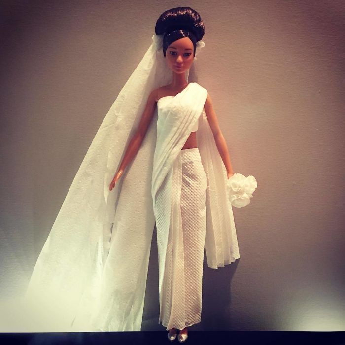 用卫生纸给芭比娃娃做的婚纱 你最喜欢哪一件？（组图）