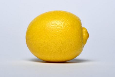 “柠檬脸挑战”在外国火了，这项挑战与这种疾病有关