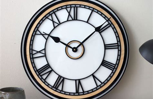 英国中学考场要换数字时钟，只因学生看不懂指针钟表