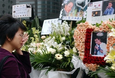 Fans pay tribute to late pop star Leslie Cheung