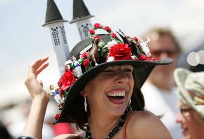 Horse fans display their hats