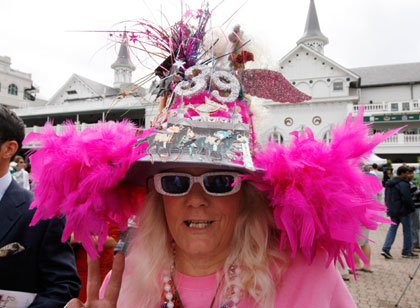 Horse fans display their hats