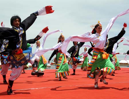 Torch relay passes along Qinghai