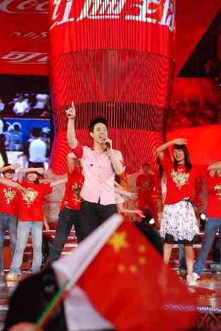 James and Yao perform for Olympic promotion