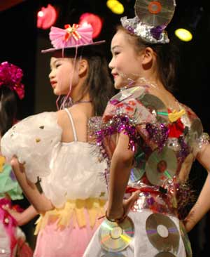 Children's environment-friendly fashion show
