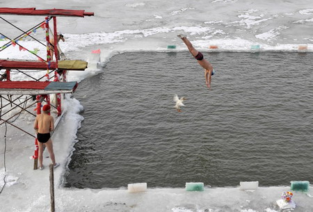 Winter swimming hot in Harbin