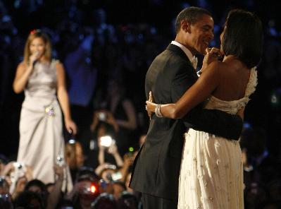 The Obamas dance at Inaugural Ball