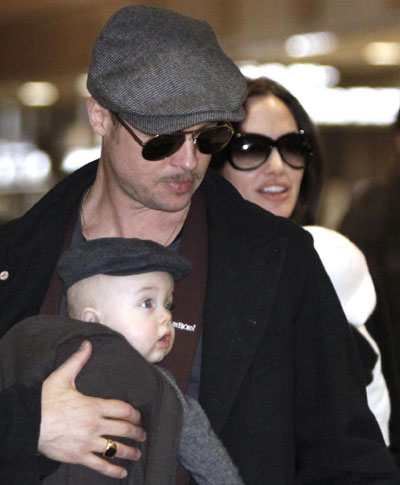 Pitt and Jolie take twins along on Tokyo trip