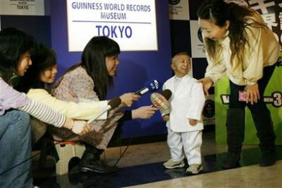 World's shortest man thinks big