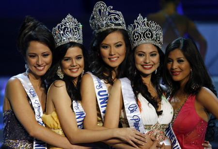 Flight attendant crowned Miss Philippines
