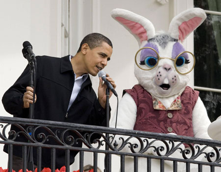 奥巴马主持白宫滚彩蛋活动 庆复活节