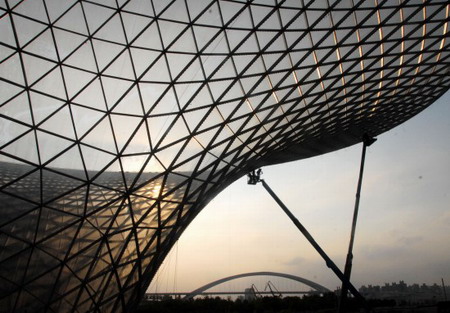 Key framework of the Shanghai Expo Axis is finished