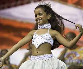 Row over child samba queen<BR>7岁桑巴舞后惹争议