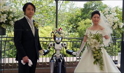 日本机器人做司仪主持婚礼
