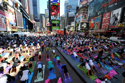 Group yoga in NY to celebrate summer solstice
