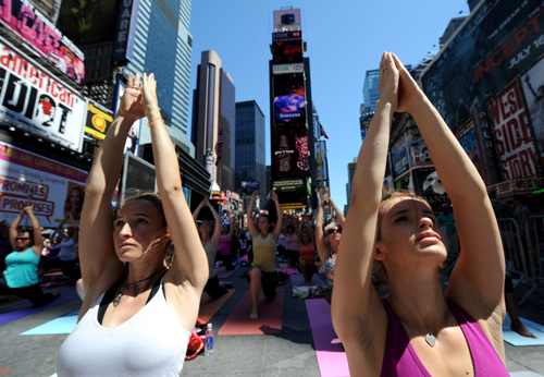 Group yoga in NY to celebrate summer solstice