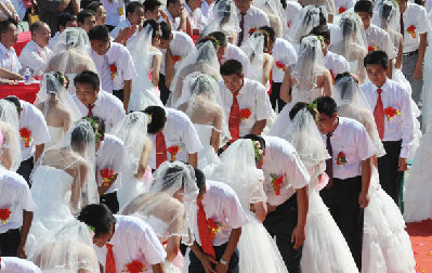 Group wedding for Chinese Valentine's Day
