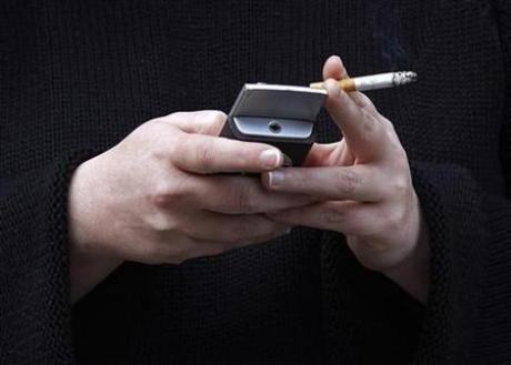 英地方议会规定上班吸烟须打卡