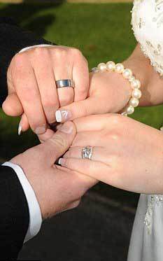 英国半数以上成年人没结过婚