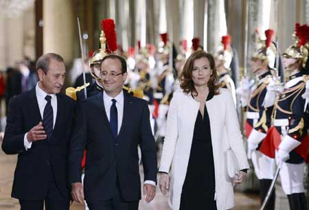 奥朗德履行承诺 法国新内阁减薪30%