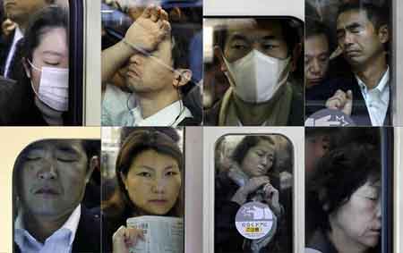 东京地铁如“通勤地狱”拥挤不堪