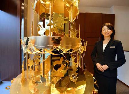 东京珠宝店造迪斯尼风格纯金圣诞树