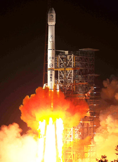 中国首辆“月球车”进入太空