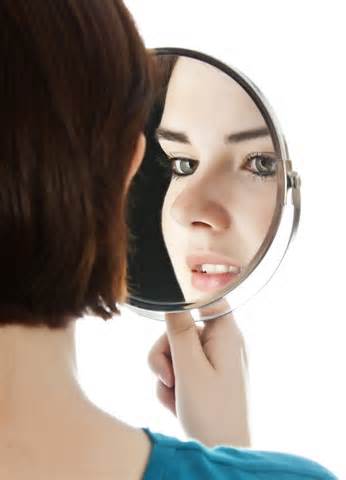 研究：为什么镜子里的你更好看