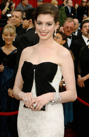 Actress Anne Hathaway arrives at the 79th Annual Academy Awards in Hollywood, California February 25, 2007.