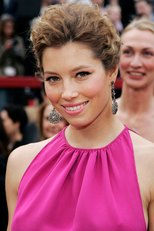 Actress and presenter Jessica Biel arrives at the 79th Annual Academy Awards in Hollywood, California February 25, 2007.