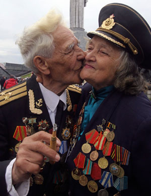 A Ukrainian World War Two veteran kisses his wife as they take part in Victory Day celebrations in Kiev May 9, 2007. Ukraine celebrated on Wednesday the 62nd anniversary of the World War Two victory over Nazi Germany.