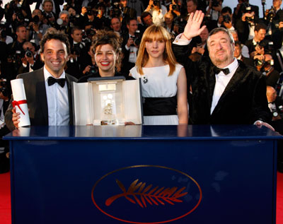 Israeli directors Etgar Keret (from L-R), Shira Geffen, hold the Camera d'Or prize for their film 