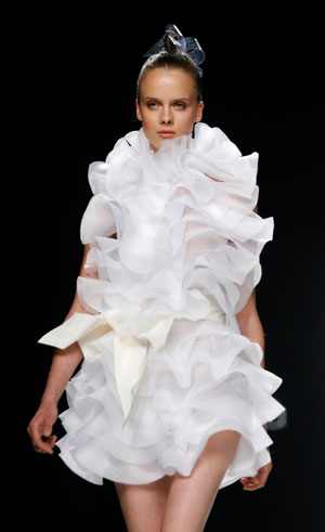 A model presents a creation from Rosa Clara collection at Barcelona Bridal Week fashion show May 29, 2007.
