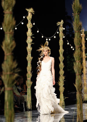 A model presents a creation from Victorio & Lucchino collection at Barcelona Bridal Week fashion show May 30, 2007.