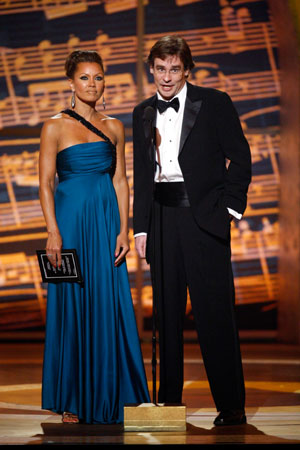 Actors Robert Sean Leonard (R) and Vanessa Williams present the Best Performance by a Featured Actor in a Musical award at the 61st Annual Tony Awards in New York June 10, 2007. 