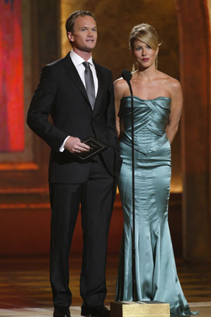 Actors Neil Patrick Harris (L) and Christina Applegate speak during the 61st Annual Tony Awards in New York June 10, 2007.