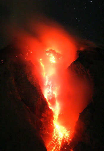 Mount Merapi Volcano Erupts 英语点津