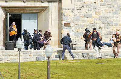 Gunman kills 32 at US university