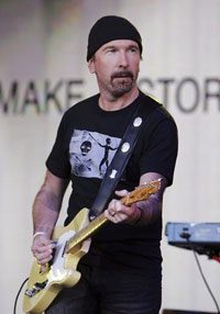 U2乐队拍卖至爱吉他为慈善