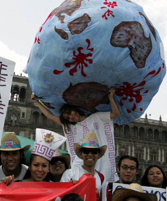 Mexican volunteers hold posters during a rally to mark Earth Day which falls on April 22 at Zocalo Square in Mexico City, capital of Mexico, April 21, 2007.