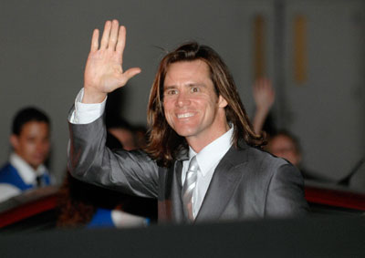 Actor Jim Carrey waves to photographers at a party held at the Museum of Contemporary Art in Los Angeles July 22, 2007. Actor Tom Cruise and his wife Katie Holmes hosted a party for David and Victoria Beckham on Sunday.