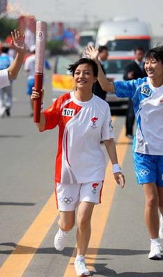 Olympic torch relay continues tour in Anhui