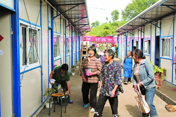 Shifang quake survivors moving into new accommodations