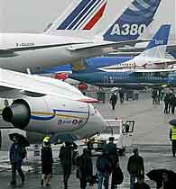 Airbus reports orders for new planes at Paris Airshow