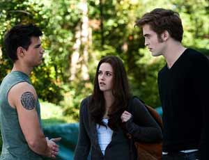 Vampire fights for girlfriend in 'The Twilight Saga: Eclipse'