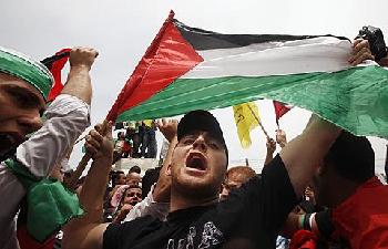 Palestinians sign unity deal in Cairo