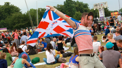 维多利亚公园三万人伦敦奥运最后狂欢