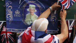 英国举国上下欢庆女王登基60年