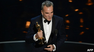 英国影帝戴-刘易斯三摘奥斯卡桂冠