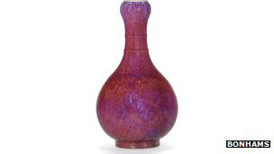 中国古董花瓶在英国拍卖出天价